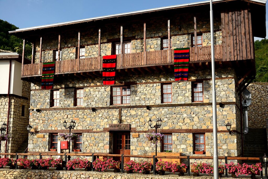 The village is designed like a real settlement, complete with cobblestone streets, wooden balconies, and charming gardens. Visitors can enjoy a peaceful walk among the houses, stop by small artisan workshops where craftspeople demonstrate traditional skills like pottery, weaving, and silverwork, or dine in the on-site restaurants that served homemade Macedonian cuisine. Dishes such as tavče gravče (baked beans), ajvar (pepper spread), and freshly baked bread give guests a taste of authentic Balkan and true Macedonian hospitality. 