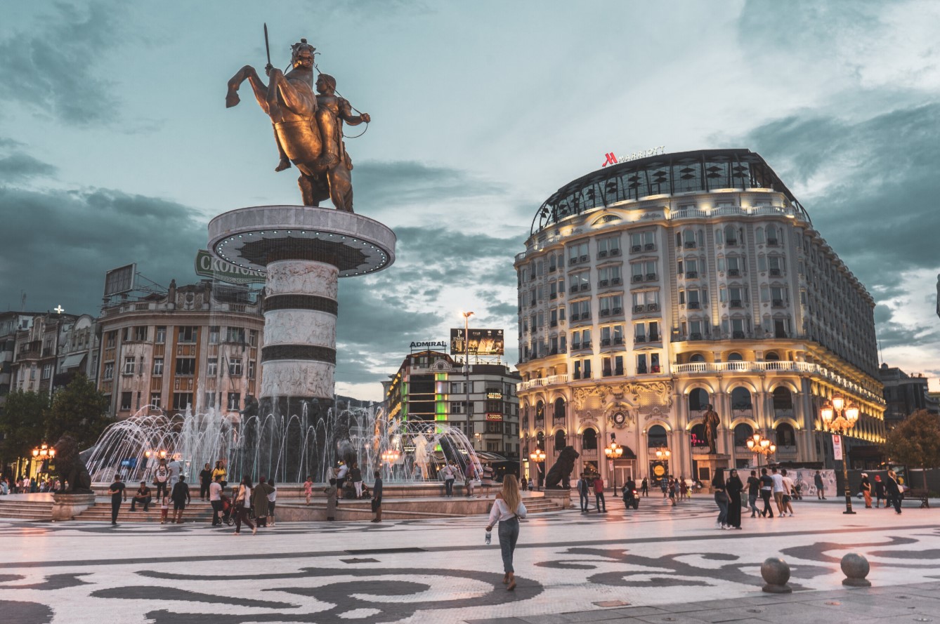 Skopje city centre panorama — Macedonia Square and Stone Bridge