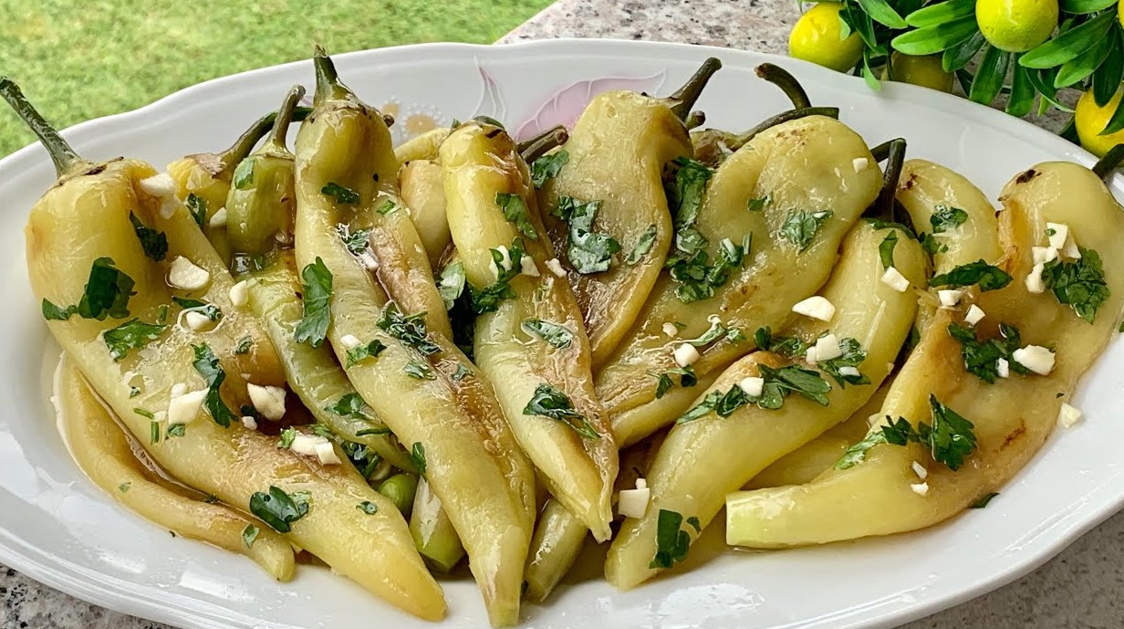 Peceni Piperki so Luk — roasted peppers with garlic