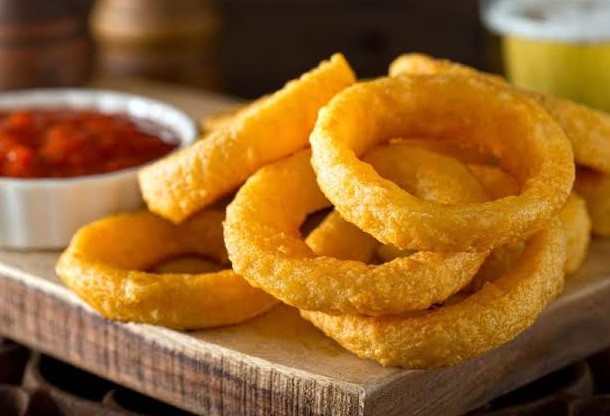 Pohovan Kromid — breaded and fried onion