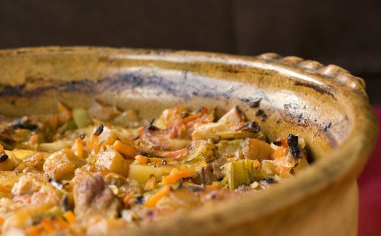 Turli Tava — mixed vegetable and meat bake